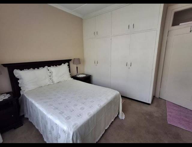 6 BEDROOM HOUSE FOR SALE IN BEZUIDENHOUT VALLEY